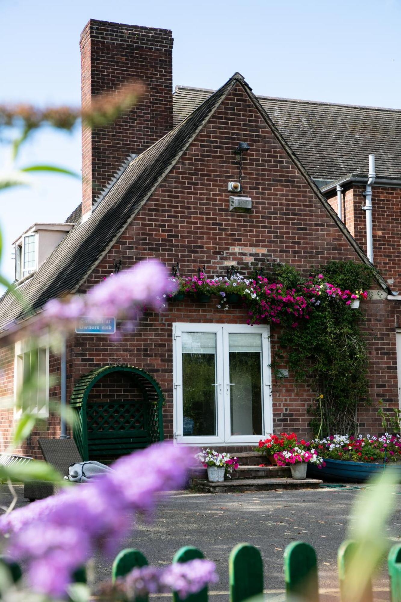 Dorset Arms Hotel 월젠드 외부 사진